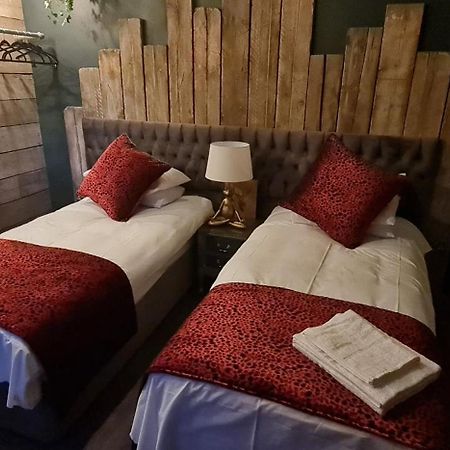 The Waterside Bar, Rooms & Restaurant Swinton  Cameră foto
